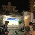 דירת סטודיו יפיפיה על גג ומרפסת שמש ברחוב הירקון